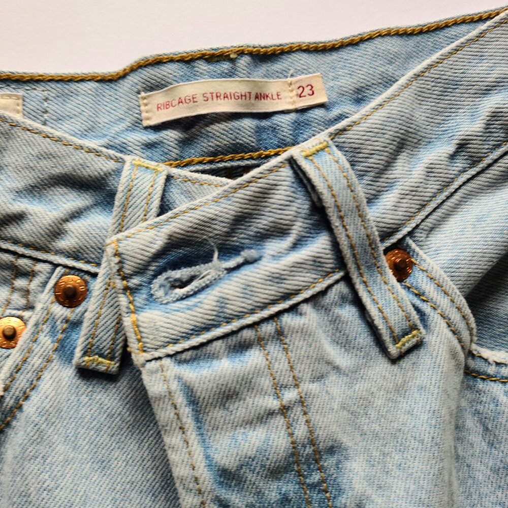 Levis Ribcage Straight Ankle Jeans